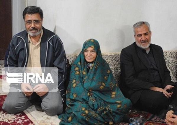 خبرنگاران مادر شهیدان ابراهیمی هژیر آسمانی شد خبرنگاران مادر شهیدان ابراهیمی هژیر آسمانی شد